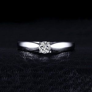 💎 0.21ct CZ Solitaire Engagement Ring – 925 Sterling Silver 💋